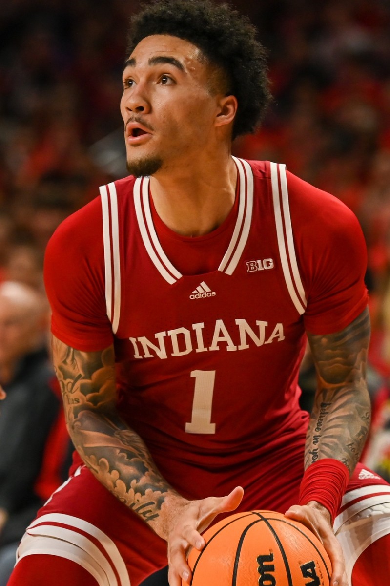 Jalen Hood-Schifino (1) looks to shoots during the first half against the Maryland Terrapins.